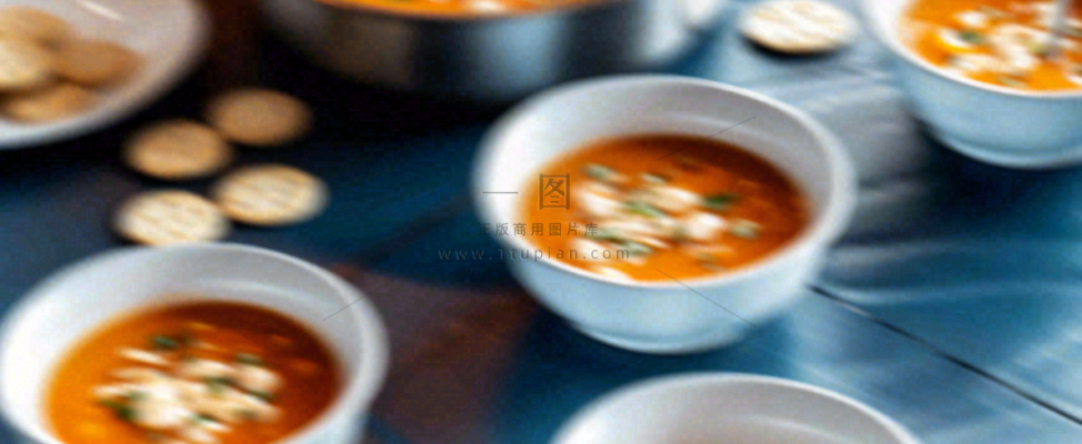 西餐汤类罗宋汤海鲜汤美食餐具摄影图