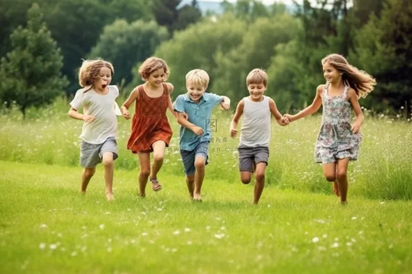 草丛奔跑儿童玩耍快乐背景图