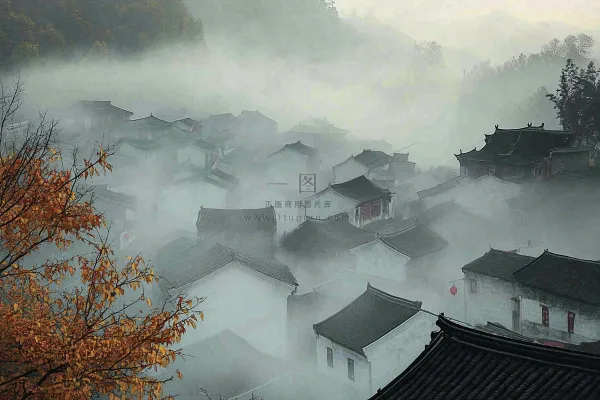 江南风景屋檐瓦舍雾村庄山林摄影图