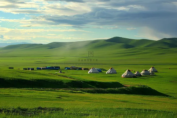 春天草甸草地山坡摄影图