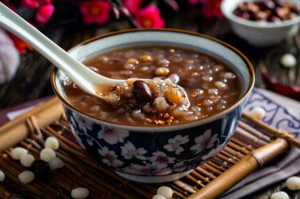 八宝粥腊八粥中国传统美食腊八节摄影图