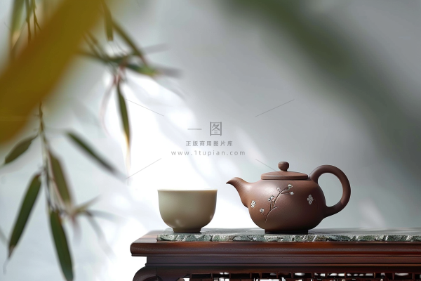 绿荫下的茶室品茶安静淡雅摄影图