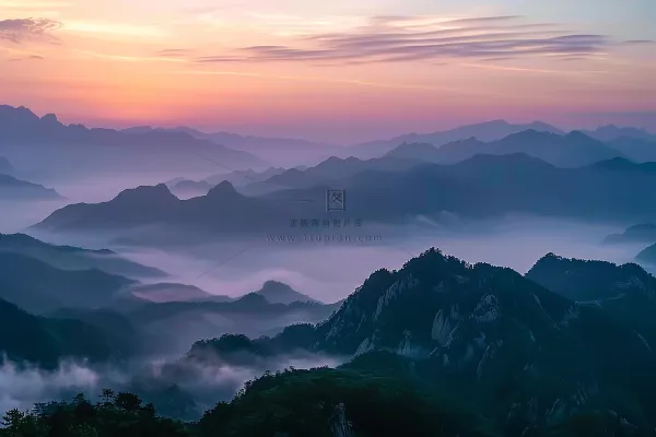 清晨日出朝霞云层山川摄影图