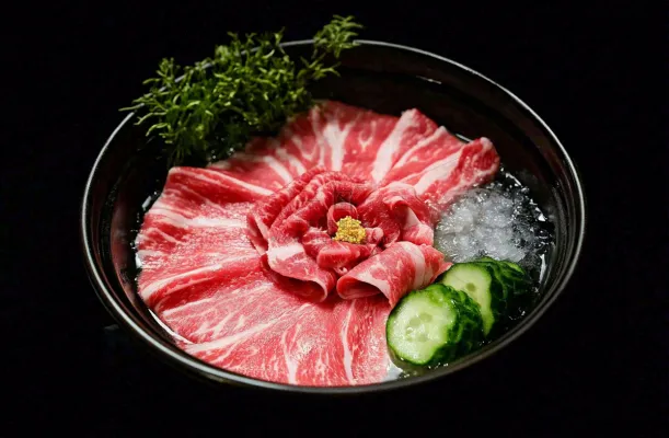 雪花肥牛牛肉寿喜烧烤肉食材美食摄影图