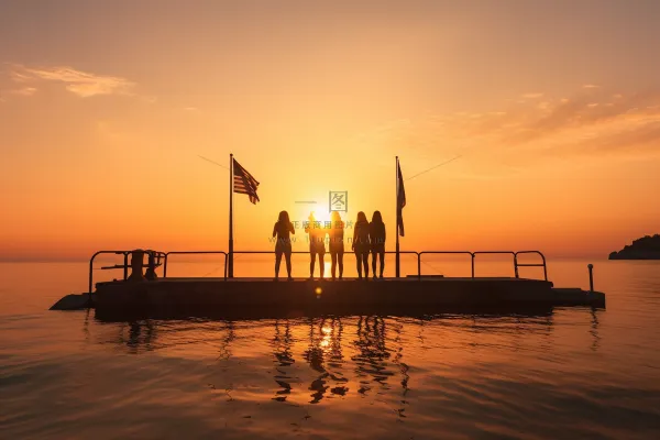 夕阳海边落日余晖摄影图