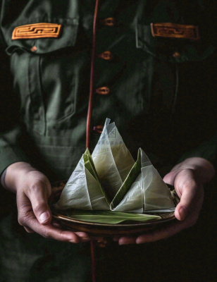 端午节粽子粽叶绿色粽香美食佳节摄影图