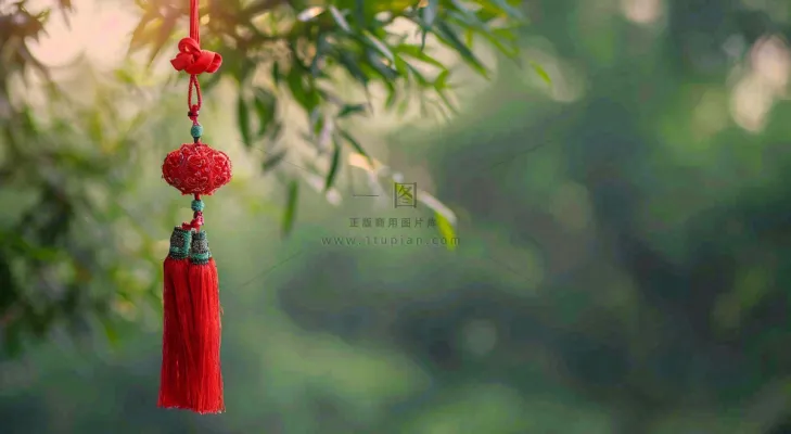 端午节树枝上挂着香囊艾叶香包祈福摄影图