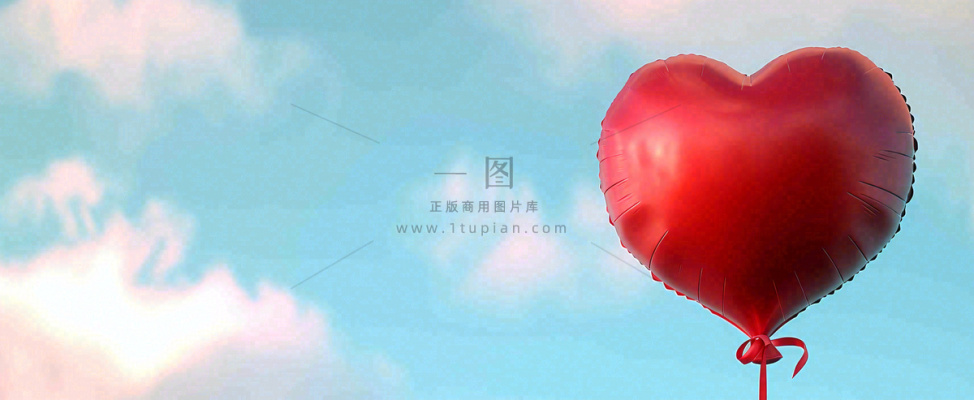 蓝天白云红色爱心气球情人节浪漫爱情摄影图