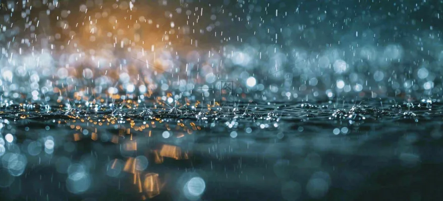 暴雨天气预警摄影图