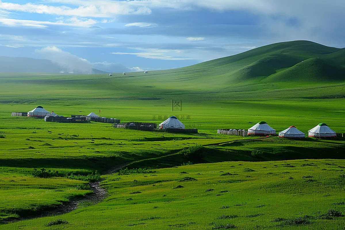 春天草甸草地山坡摄影图
