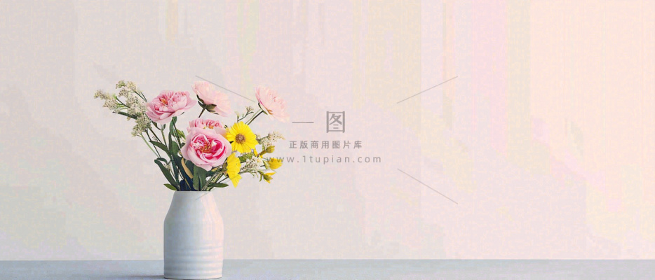 简约的墙面前有一瓶鲜花花束绿植,鲜艳清新新鲜室内装饰摄影图 简约的墙面前有一瓶鲜花花束绿植,鲜艳清新新鲜室内装饰摄影图