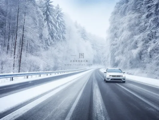 冬季雪山森林雾凇公路道路摄影图 