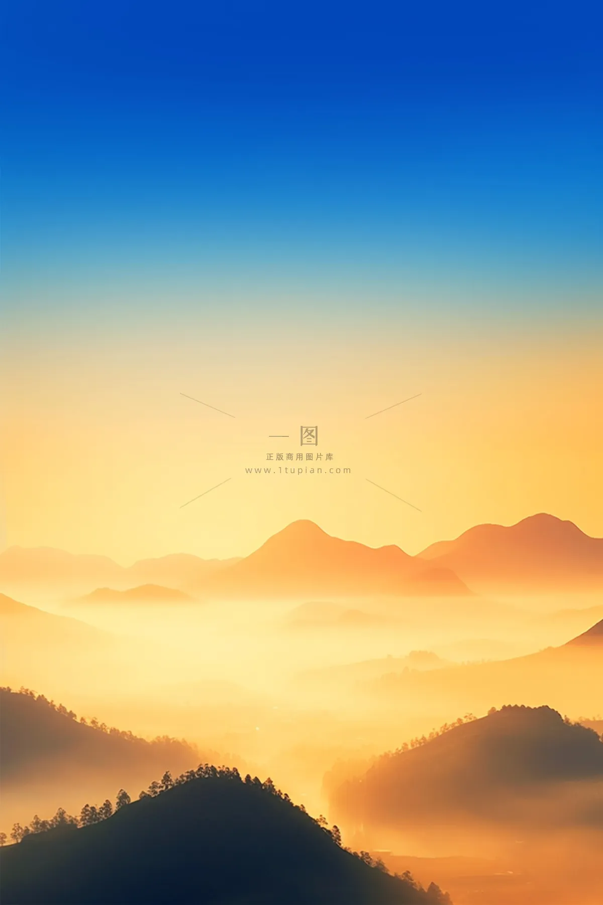 渐变蓝天黄昏落日山脉节气海报背景