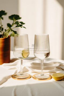 白葡萄酒青柠夏日冰镇饮品摄影图