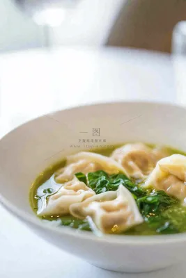 馄饨云吞面食美食摄影图