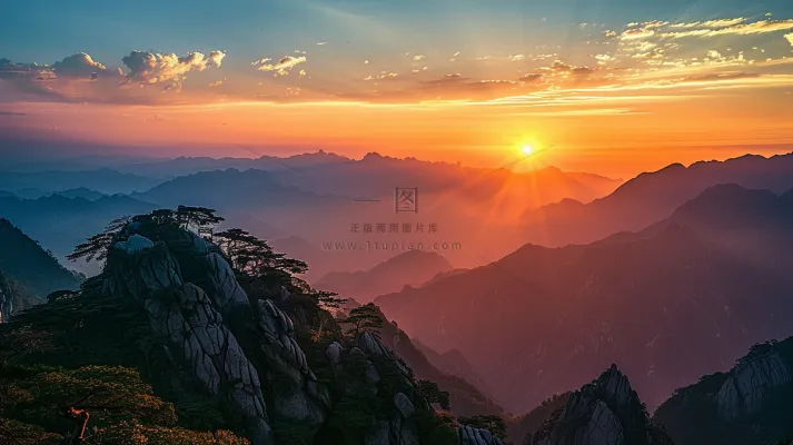 清晨日出朝霞云层摄影图