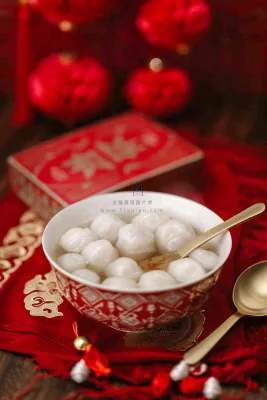 红色节日喜庆背景传统美食汤圆元宵节摄影图 红色节日喜庆背景传统美食汤圆元宵节摄影图