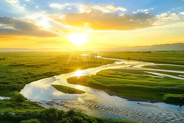 清晨日出朝霞云层山川摄影图