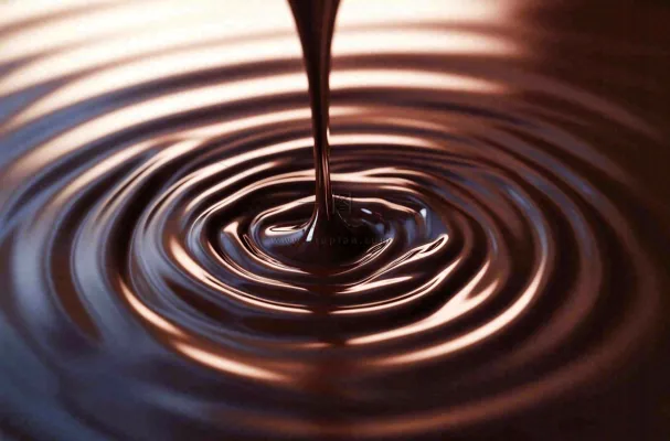 融化的黑巧巧克力美食摄影图 融化的黑巧巧克力美食摄影图