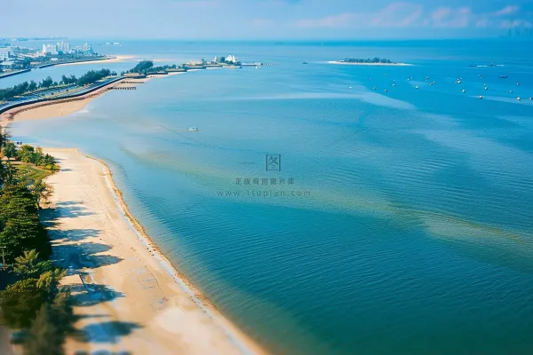 夏日海滩蓝色海洋度假摄影图