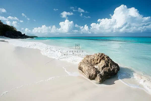 夏日海滩礁石蓝色度假摄影图