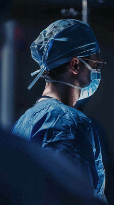 手术室的医生防护服卫生医疗医务人员劳动节摄影图