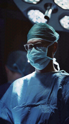 手术室的医生防护服卫生医疗医务人员劳动节摄影图