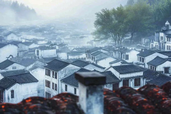 江南风景屋檐瓦舍雾村庄山林摄影图