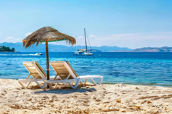 夏日海滩蓝色度假沙滩椅摄影图