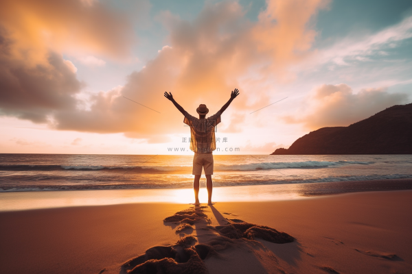 海边夕阳下的人拥抱大自然摄影图