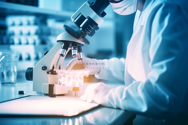 实验室显微镜科学化学实验人员摄影图