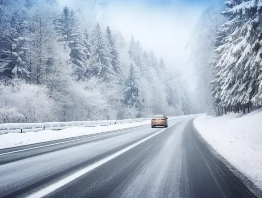 冬季雪山森林雾凇公路道路摄影图 