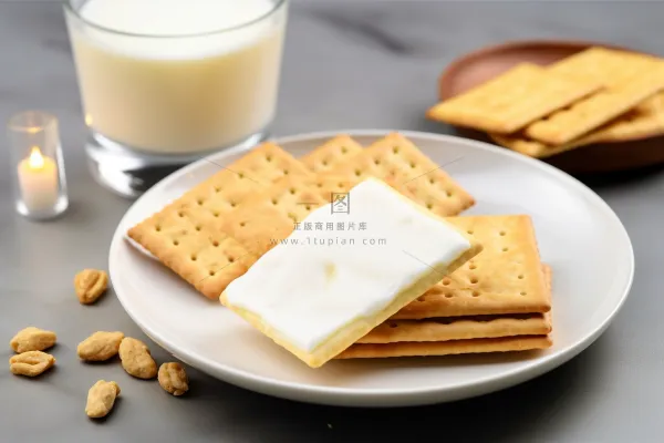 营养早餐苏打饼牛奶坚果摄影图