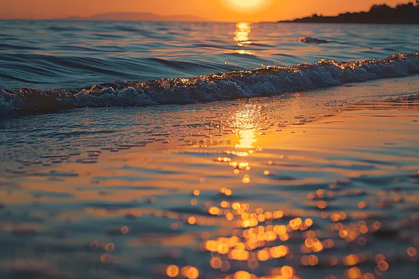 海上日出朝霞海浪摄影图