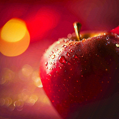 红苹果新鲜特写水珠，圣诞平安夜，水果美食，温馨摄影图