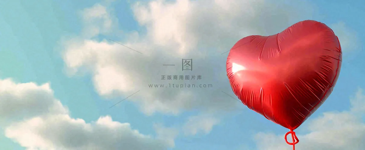 蓝天白云红色爱心气球情人节浪漫爱情摄影图