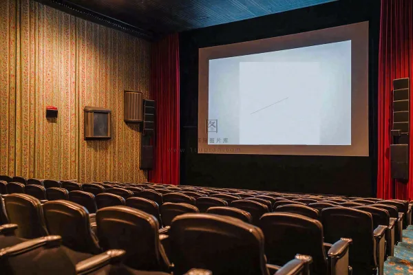 豪华电影院观影场景摄影图