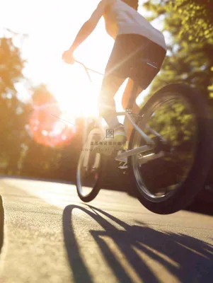 户外阳光运动热血跑步奔跑骑车,健康健身,清新自然摄影图 户外阳光运动热血跑步奔跑骑车,健康健身,清新自然摄影图