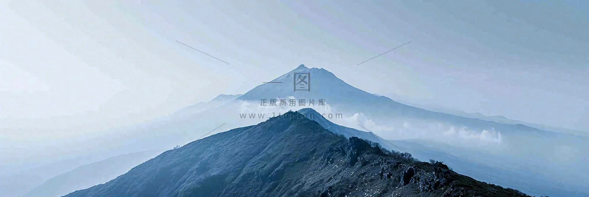 高山云层冰山雪山云雾意境,自然风景摄影图