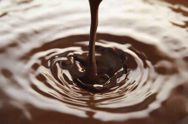 融化的黑巧巧克力美食摄影图 融化的黑巧巧克力美食摄影图