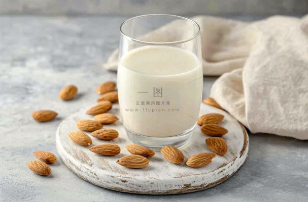 营养美味早餐杏仁牛奶摄影图