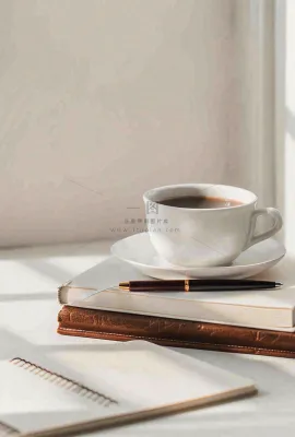 书本课本上的咖啡饮料教师节唯美摄影图