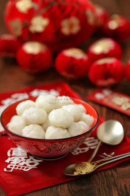 红色节日喜庆背景传统美食汤圆元宵节摄影图 红色节日喜庆背景传统美食汤圆元宵节摄影图
