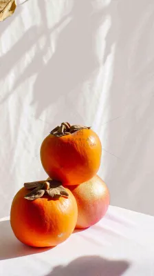 水果柿子苹果番茄芒果光影摄影，简约白色