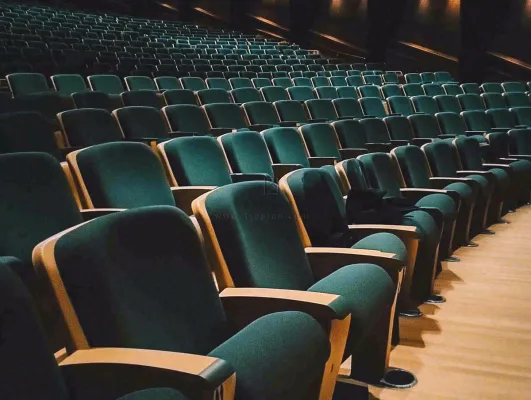 豪华电影院观影厅场景摄影图