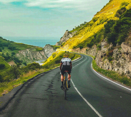 骑自行车登山车热血体育运动，山地自行车比赛户外极限摄影图