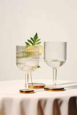 白葡萄酒青柠夏日冰镇饮品摄影图