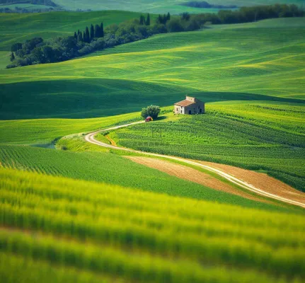 春天连绵山脉绿色草地郊游，清新惊蛰春分摄影图