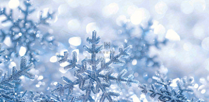 冬天白色雪花闪亮水晶银色大雪小雪摄影图