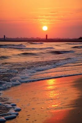 夕阳落日下海洋海面沙滩余晖倒影美景摄影图